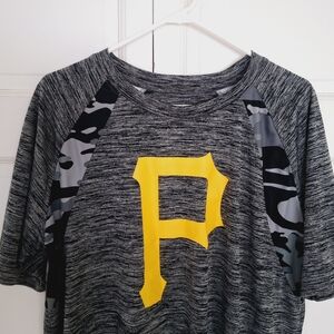 Majestic Pittsburgh Pirates short raglan sleeved shirt